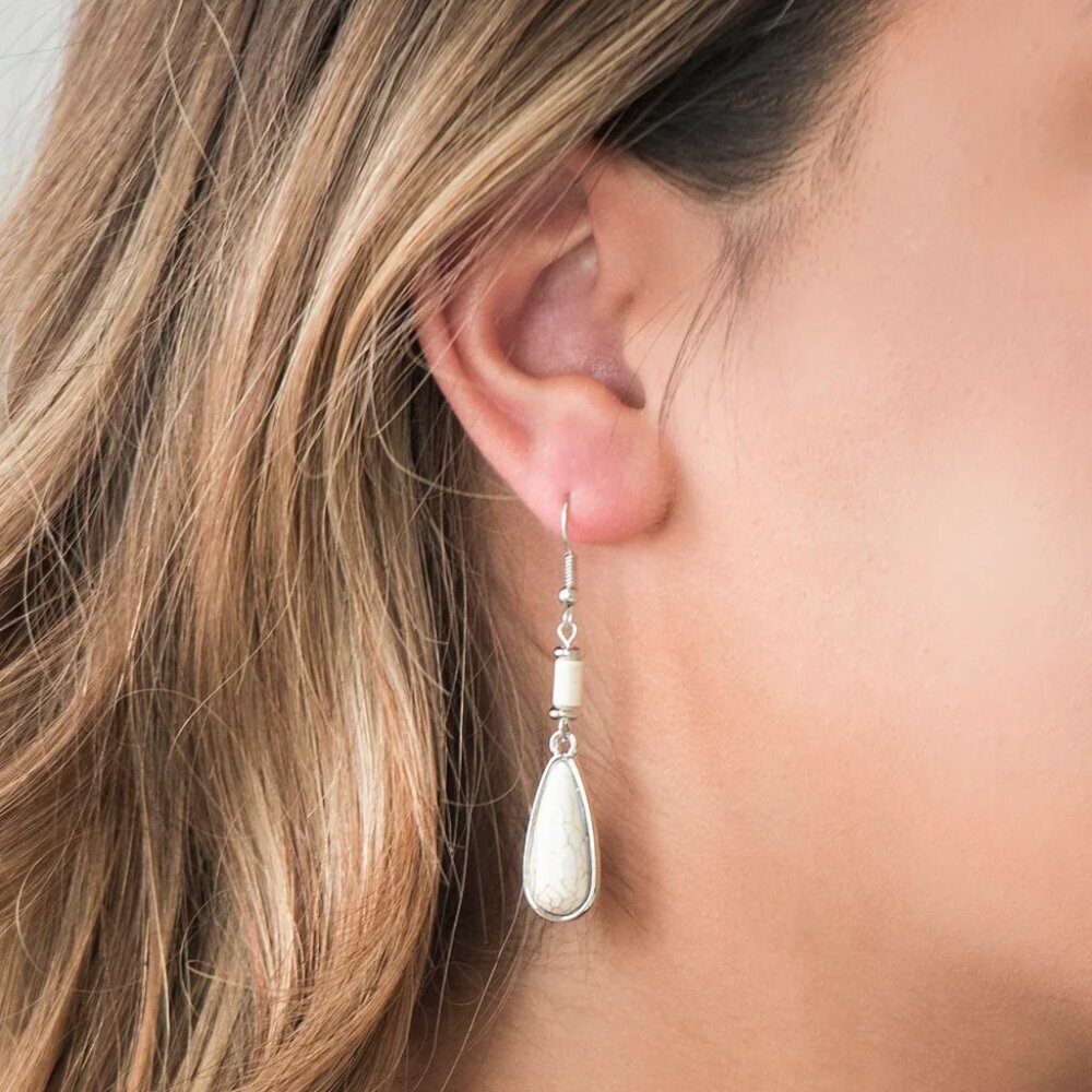 Paparazzi Jewelry Accessories - Courageously Canyon - White Earrings - Vintage